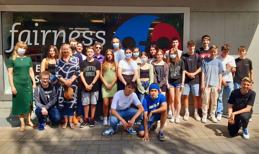 Hilfe für die Ukraine: Klasse 9e spendet Schulmaterialien