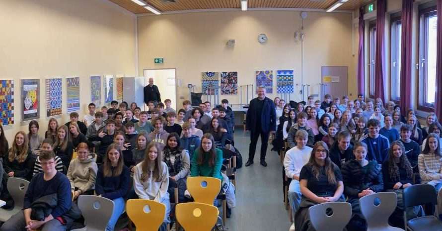 Andreas Rahm im Gespräch mit 10. Klässlern