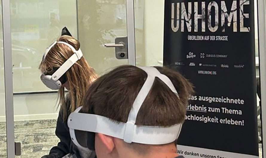 Perspektivwechsel durch VR: Die Klasse 9a testet „UNHOME“ im 42kaiserslautern