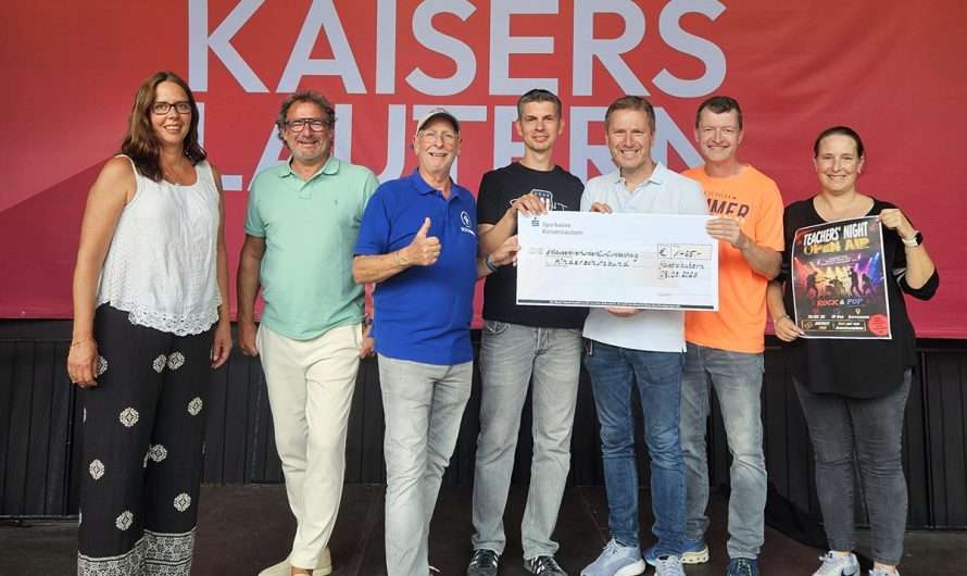 Lehrer-Bands und Citymanagement übergaben Spenden an den Kinderschutzbund